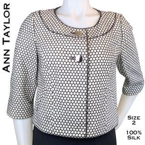 ANN TAYLOR Crop Swing Blazer 2 White Black Silk Embroidered Honeycomb Pattern
